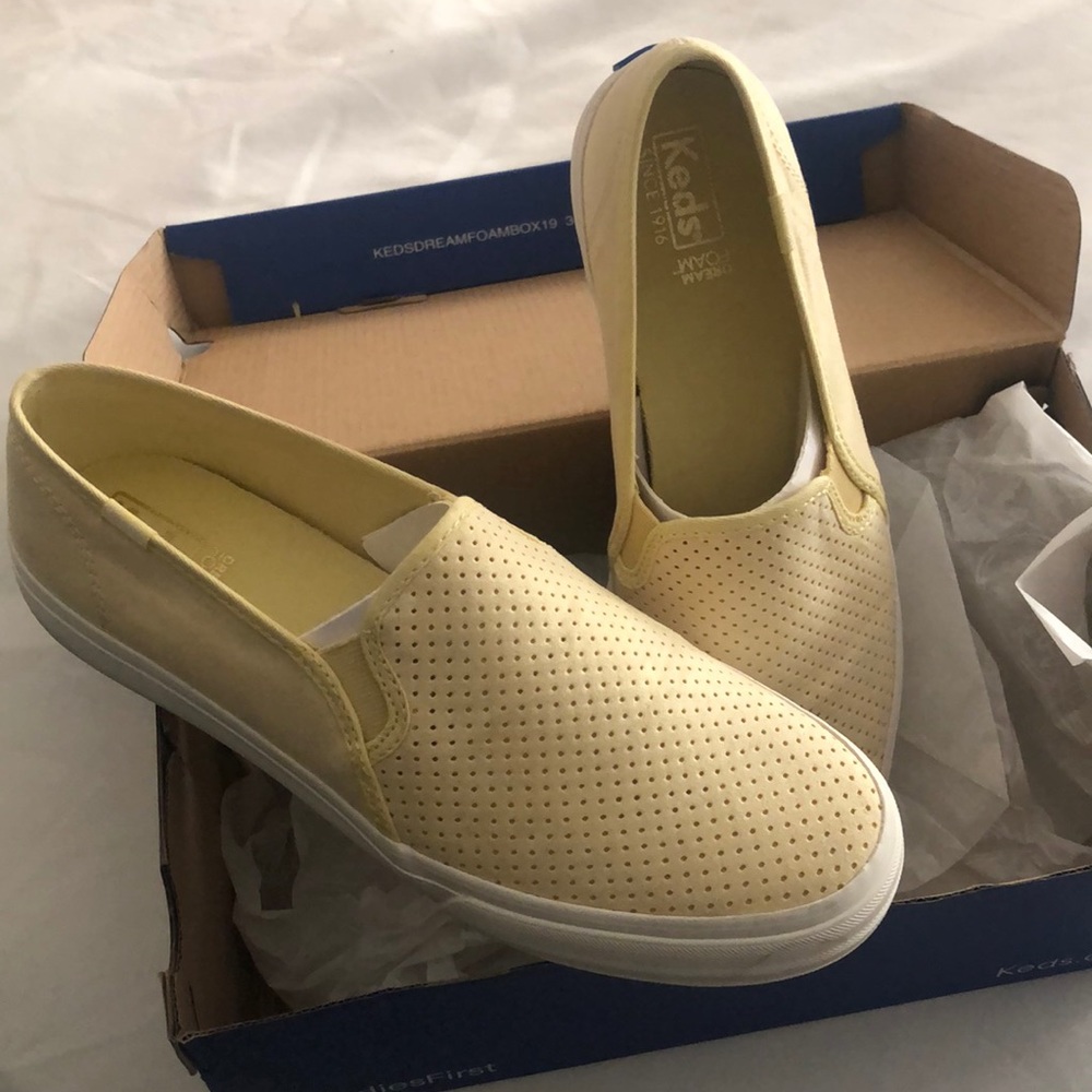 9.5 yellow KEDS